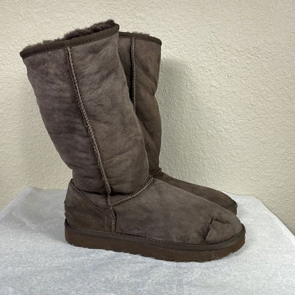 UGG Classic Tall Sheepskin Boot Brown Winter Soft Shearling Sz 7 - Picture 3 of 11
